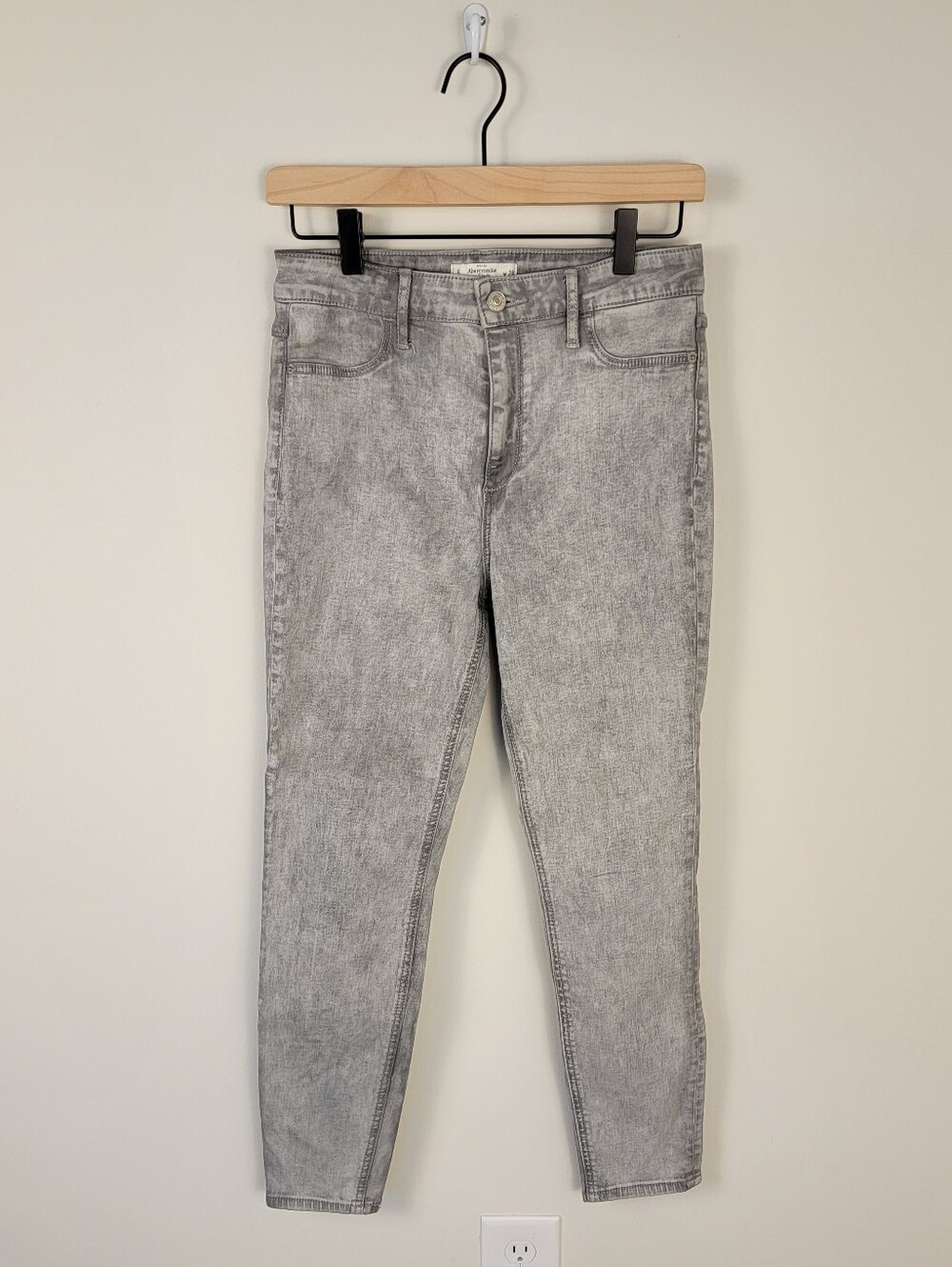 Abercrombie & Fitch High Rise Grey Acid Wash Skinny Jeans Size 6 W28 Faux Pocket